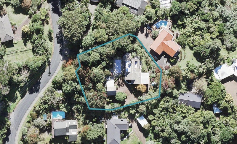 6 Bush Road, Waiatarua, Auckland - Carousel 1