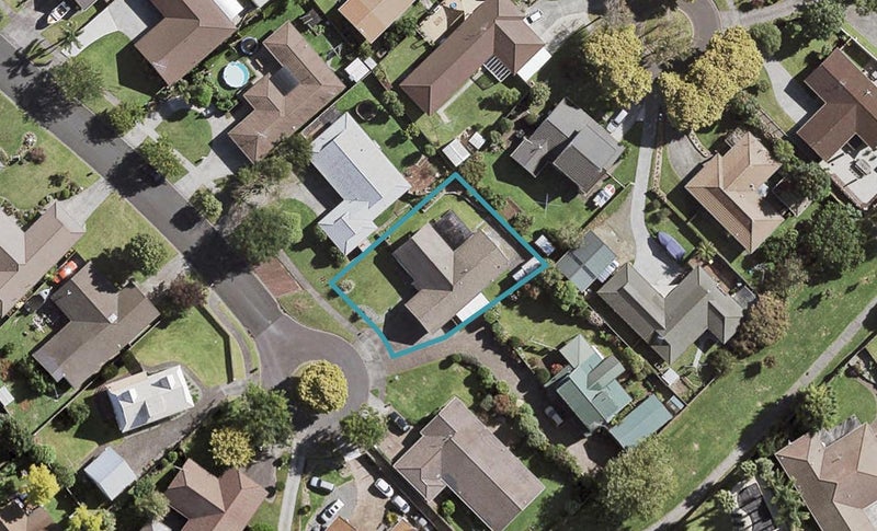 16 Peridot Place, Conifer Grove, Takanini - Carousel 1