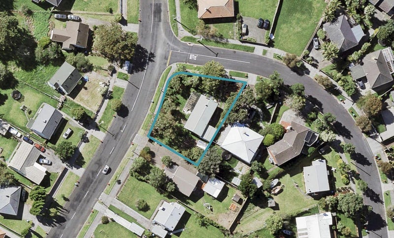 1 Silverton Avenue, Wai o Taiki Bay, Auckland - Carousel 1