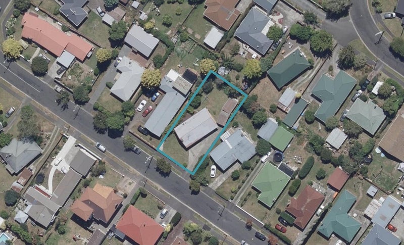12 Aurora Terrace, Hillcrest, Hamilton - Carousel 1