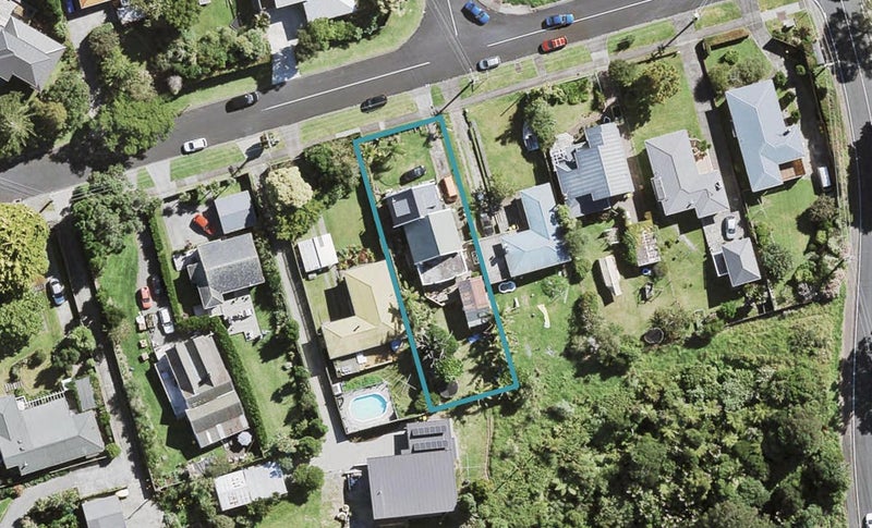 10 Grendon Road, Titirangi, Auckland - Carousel 1