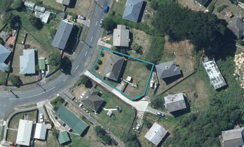 90 Hampshire Street, Cannons Creek, Porirua - Carousel 1