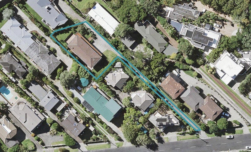 18 Castor Bay Road, Castor Bay, Auckland - Carousel 1