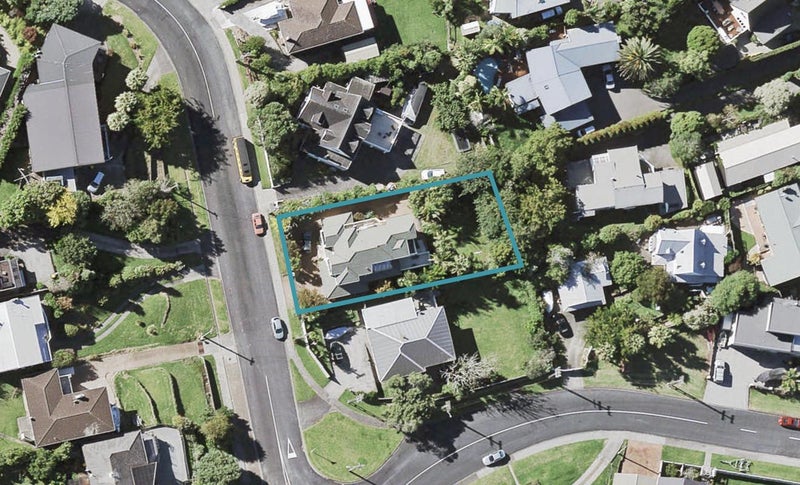 44 Montgomery Crescent, Cockle Bay, Auckland - Carousel 1