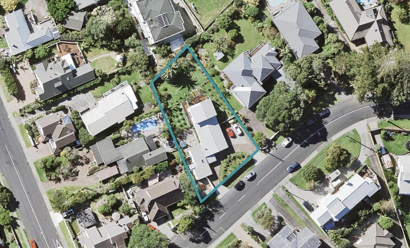 8 Cockle Bay Road, Cockle Bay, Auckland - Carousel 1