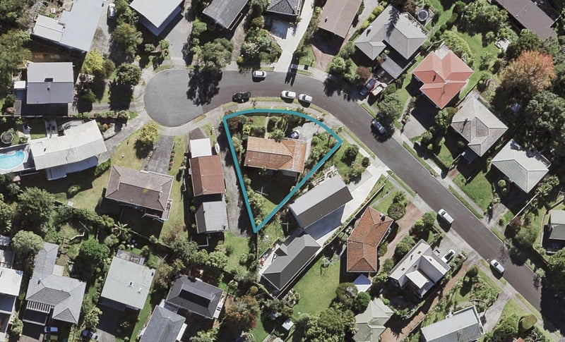12 Ensign Place, Hillcrest, Auckland - Carousel 1