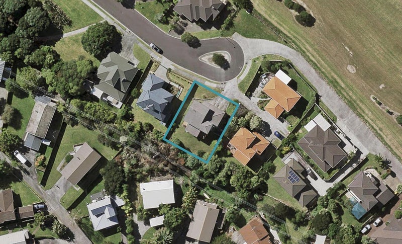 25 Highgrove Lane, Totara Vale, Auckland - Carousel 1