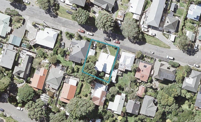 18 Totara Street, Eastbourne, Lower Hutt - Carousel 1