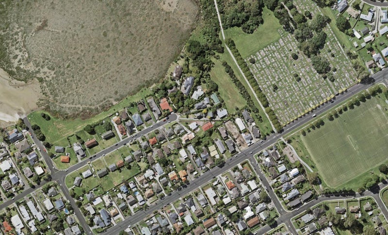 2/106 Beresford Street, Bayswater, Auckland - Carousel 1