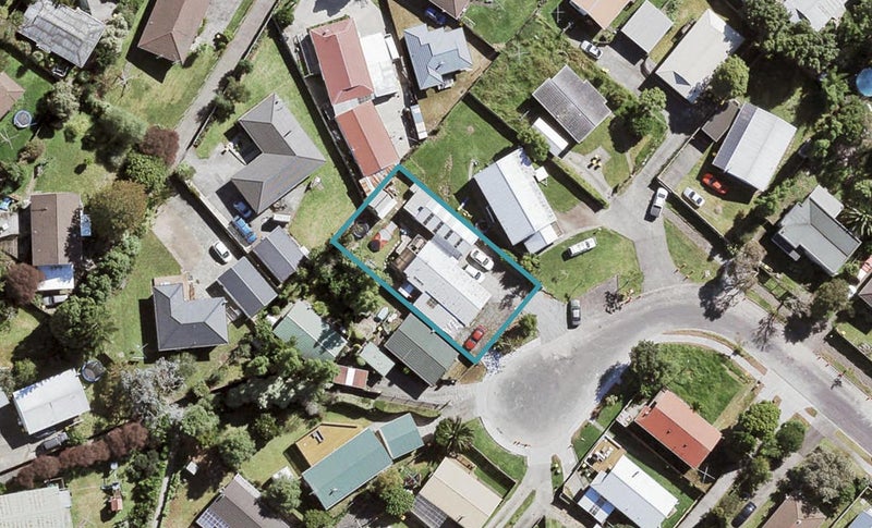 27 Posa Avenue, Henderson, Auckland - Carousel 1