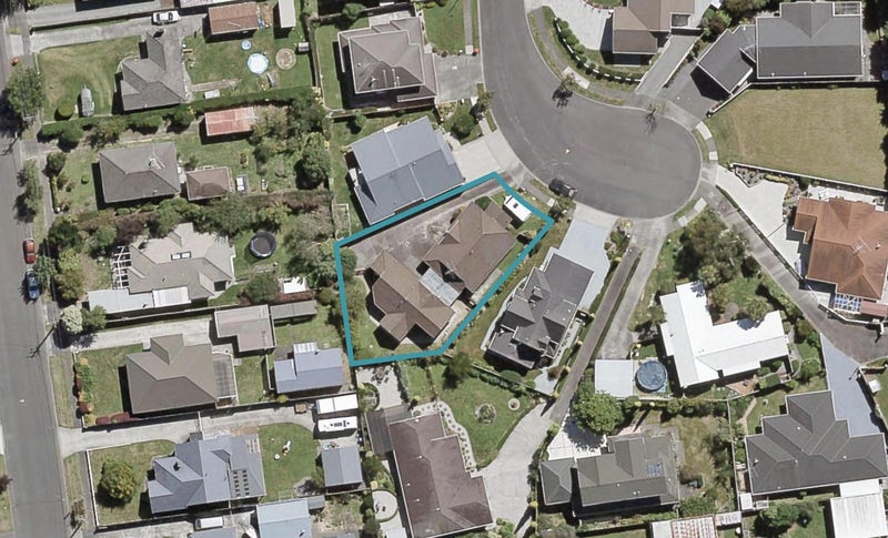 2/24 Comeskey Grove, Elderslea, Upper Hutt - Carousel 1