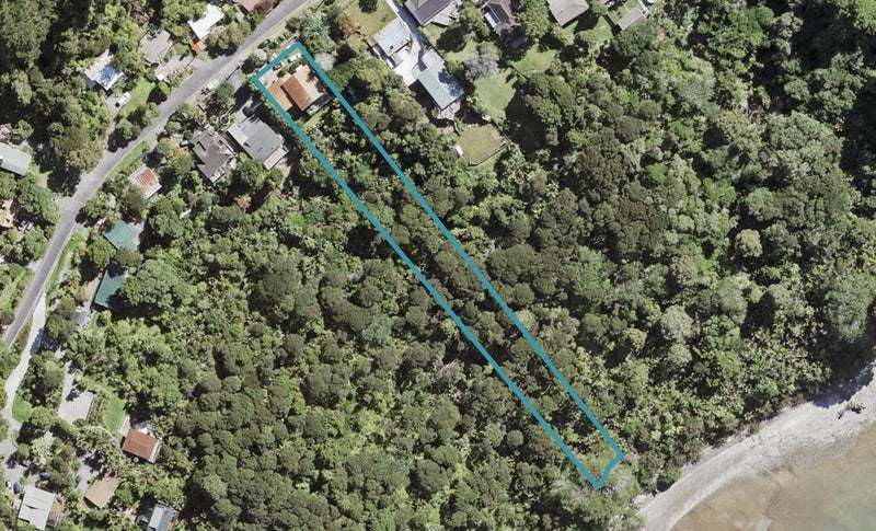 18 Kauri Point Road, Laingholm, Auckland - Carousel 1