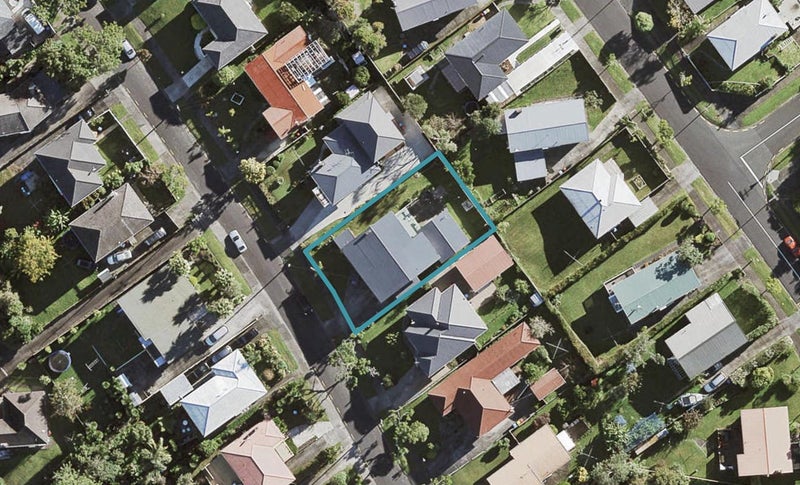 20 Hillview Avenue, New Windsor, Auckland - Carousel 1