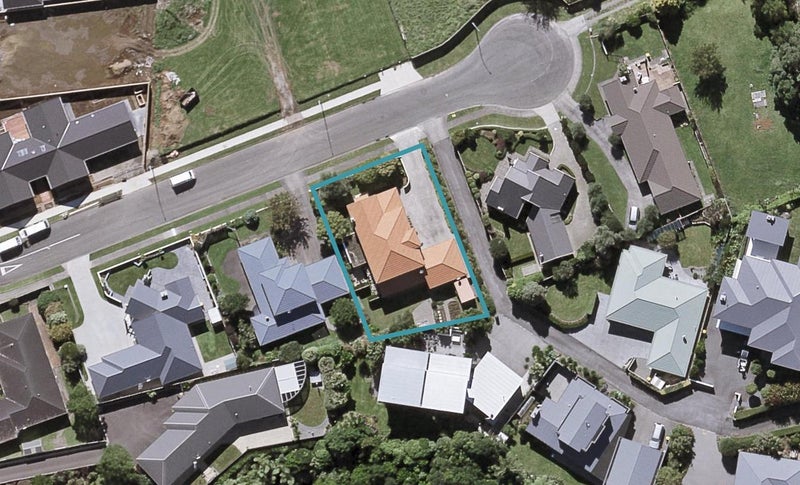 8 Tupare Place, Highlands Park, New Plymouth - Carousel 1