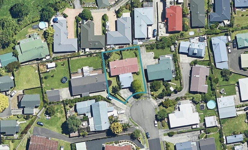 16 Lorna Place, Brookfield, Tauranga - Carousel 1