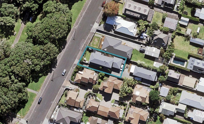 47B Harbour View Road, Point Chevalier, Auckland - Carousel 1