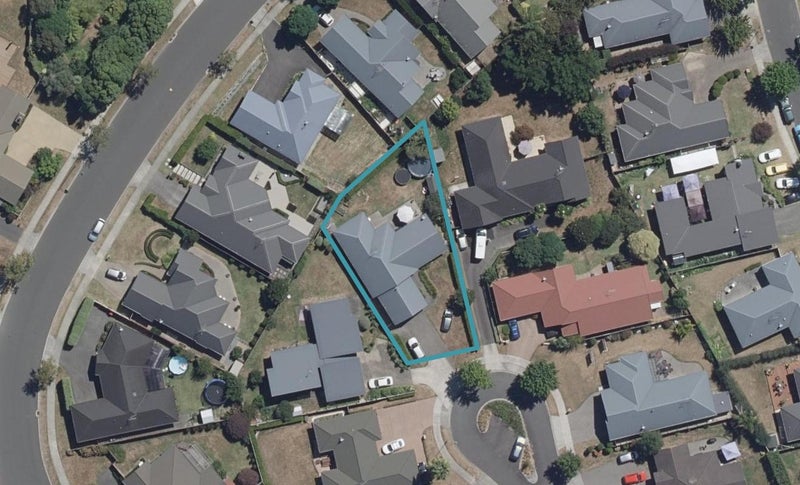 13 Stratford Place, Huntington, Hamilton - Carousel 1