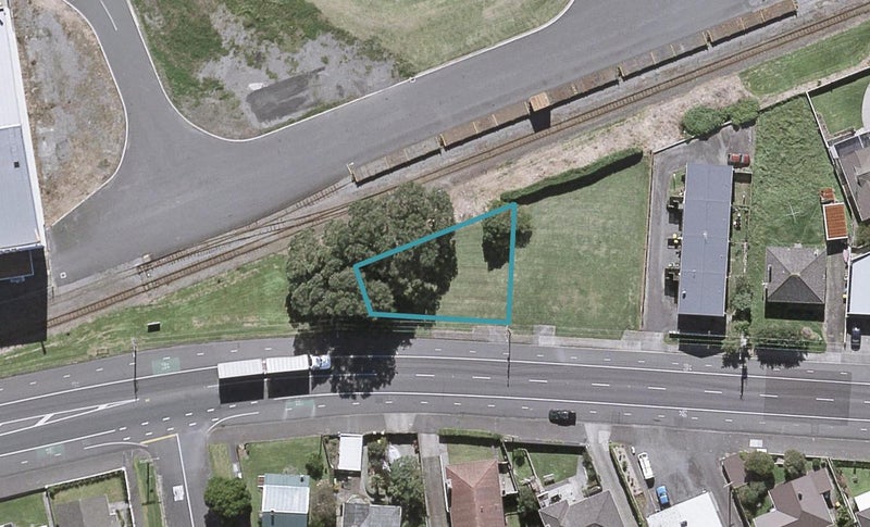 42 Breakwater Road, Moturoa, New Plymouth - Carousel 1