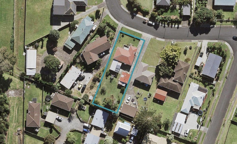 16 Tarata Crescent, Mangere Bridge, Auckland - Carousel 1