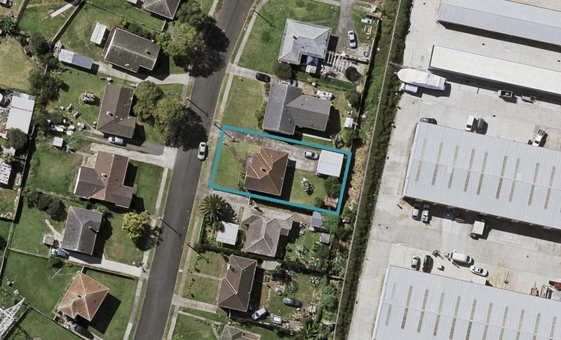 41 Featherston Crescent, Otara, Auckland - Carousel 1