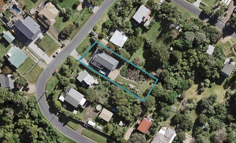 4 Wattle Road, Oneroa, Waiheke Island - Carousel 1