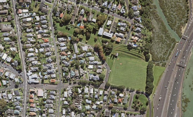 8 Denby Lane, Northcote Point, Auckland - Carousel 1