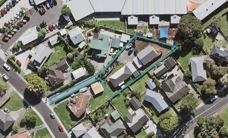2/5 Compton Street, Hillcrest, Auckland - Carousel 1