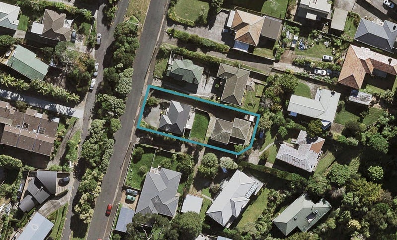 2/18 Howard Road, Northcote, Auckland - Carousel 1