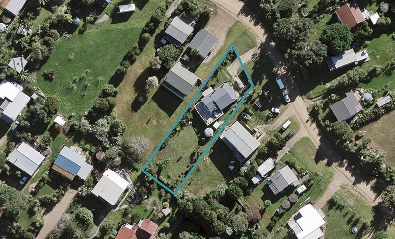 16 Nelson Avenue, Surfdale, Waiheke Island - Carousel 1