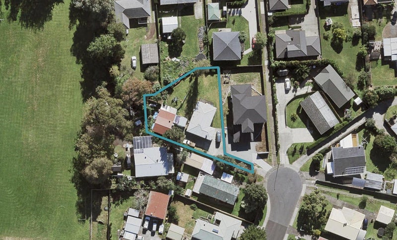 42 Tarata Crescent, Mangere Bridge, Auckland - Carousel 1