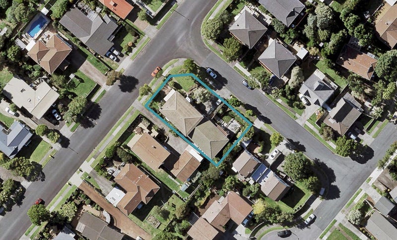 2/1 Regia Close, Half Moon Bay, Auckland - Carousel 1