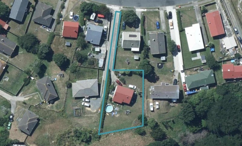 12 Arahura Crescent, Waitangirua, Porirua - Carousel 1