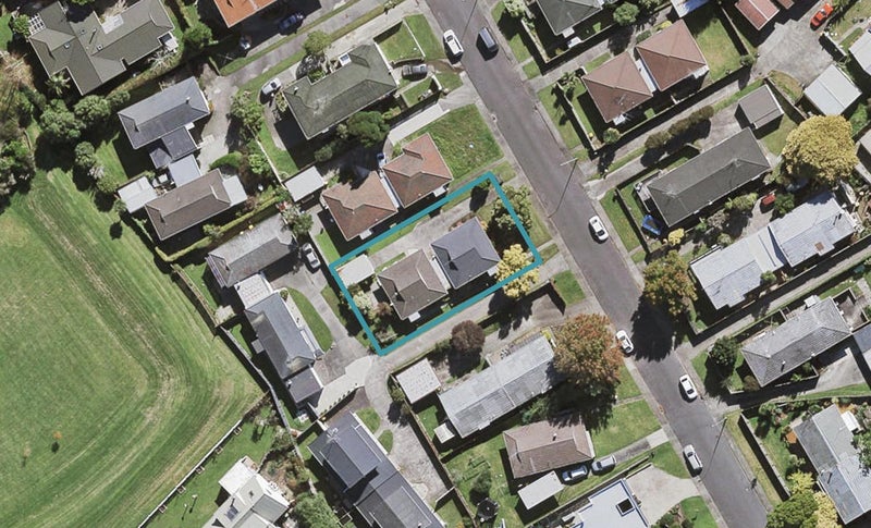 1/14 Mannering Place, Hillcrest, Auckland - Carousel 1
