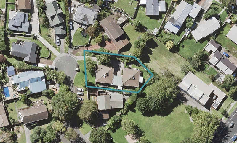 1/3 Diosma Place, Botany Downs, Auckland - Carousel 1