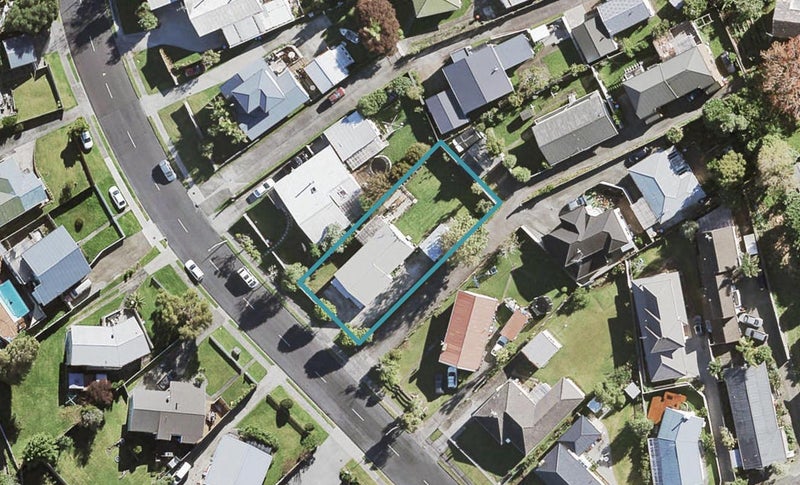 54 Commodore Drive, Lynfield, Auckland - Carousel 1