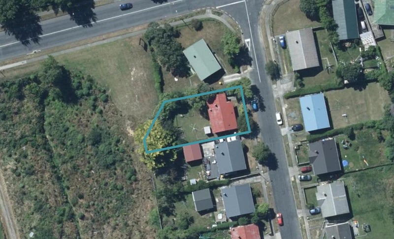 4 Waihora Crescent, Waitangirua, Porirua - Carousel 1