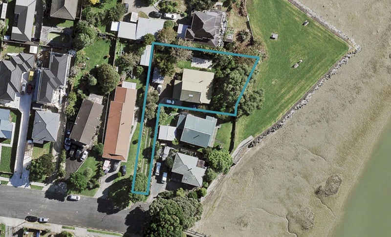 26 Beihlers Road, Weymouth, Auckland - Carousel 1
