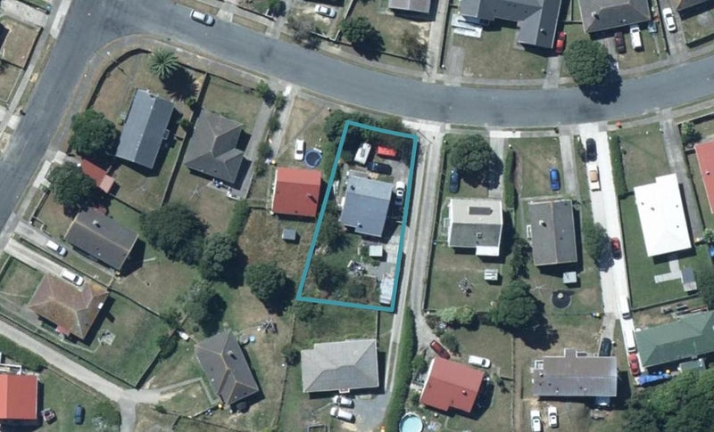 8 Arahura Crescent, Waitangirua, Porirua - Carousel 1