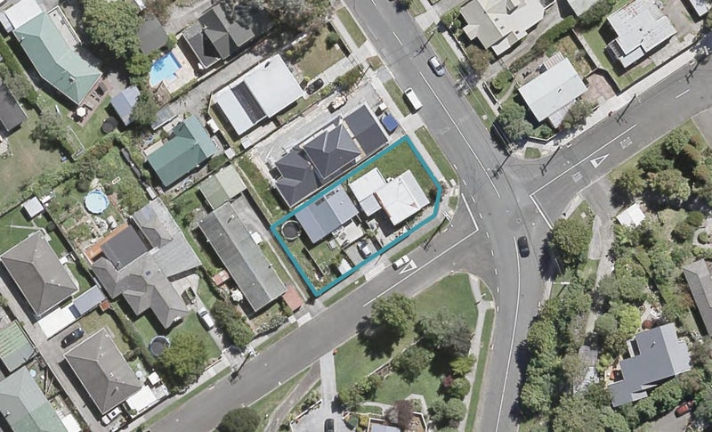 16 Field Street, Silverstream, Upper Hutt - Carousel 1