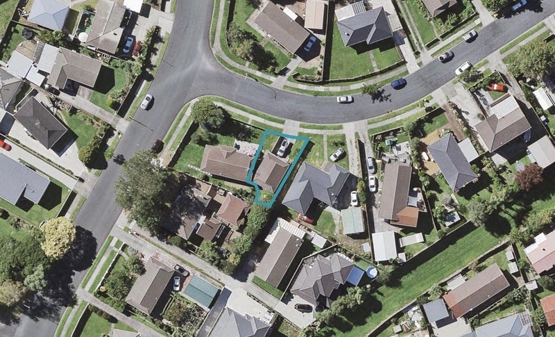 1A Darren Crescent, Half Moon Bay, Auckland - Carousel 1