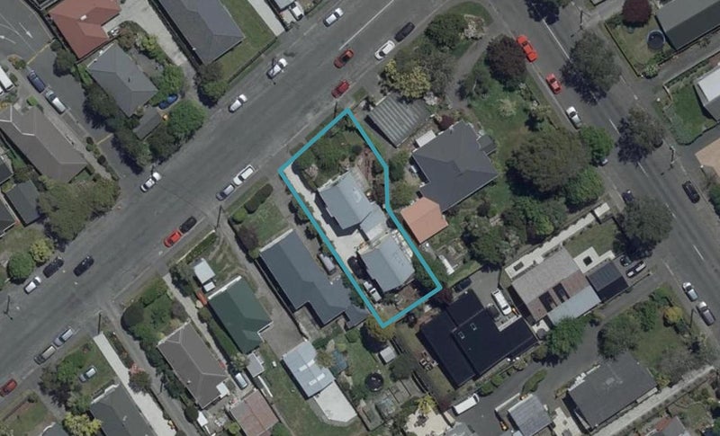 2/5 Aorangi Road, Bryndwr, Christchurch - Carousel 1