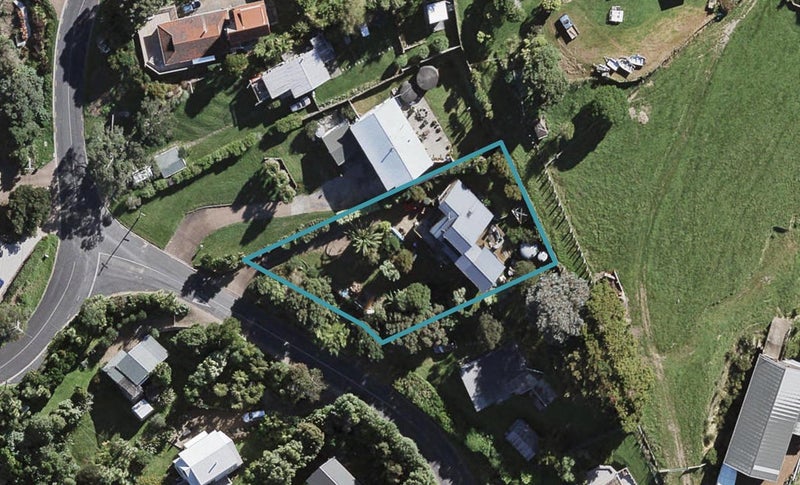 74 Jellicoe Parade, Surfdale, Waiheke Island - Carousel 1