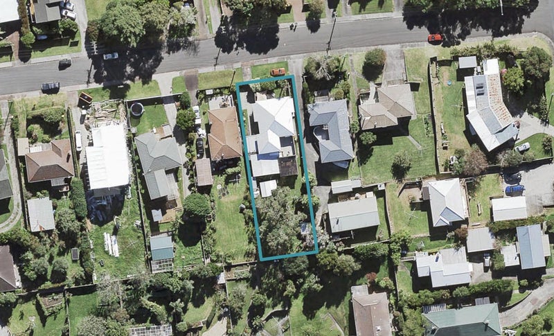 8 Teal Crescent, Beach Haven, Auckland - Carousel 1