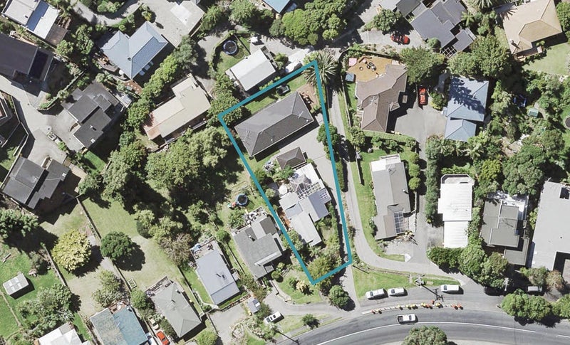 2/665 Beach Road, Rothesay Bay, Auckland - Carousel 1