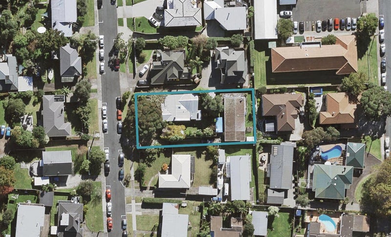 2/5 Park Avenue, Northcote, Auckland - Carousel 1