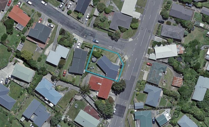 1 Gow Street, Newlands, Wellington - Carousel 1