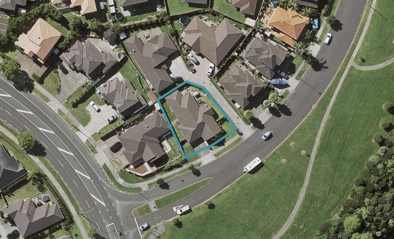 129 Wayne Francis Drive, Flat Bush, Auckland - Carousel 1