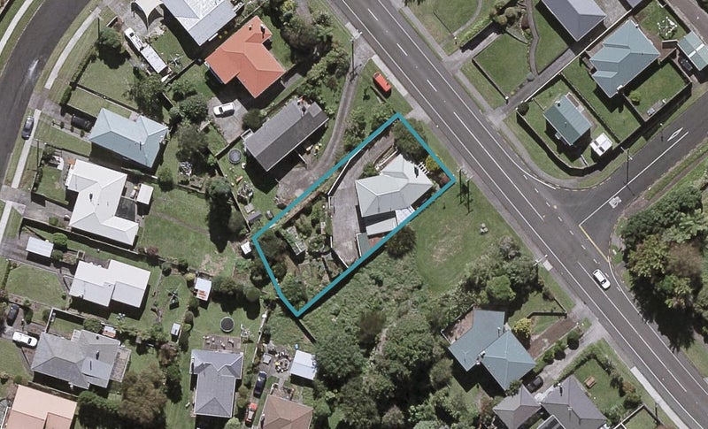115 Omata Road, Marfell, New Plymouth - Carousel 1