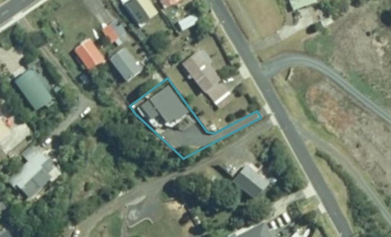 1B Point Street, Raglan - Carousel 1