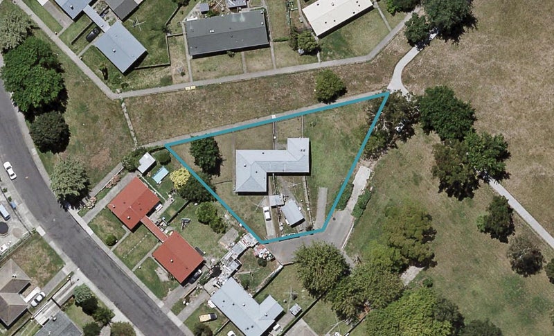 317 Kiwi Lane, CAMBERLEY, HASTINGS - Carousel 1